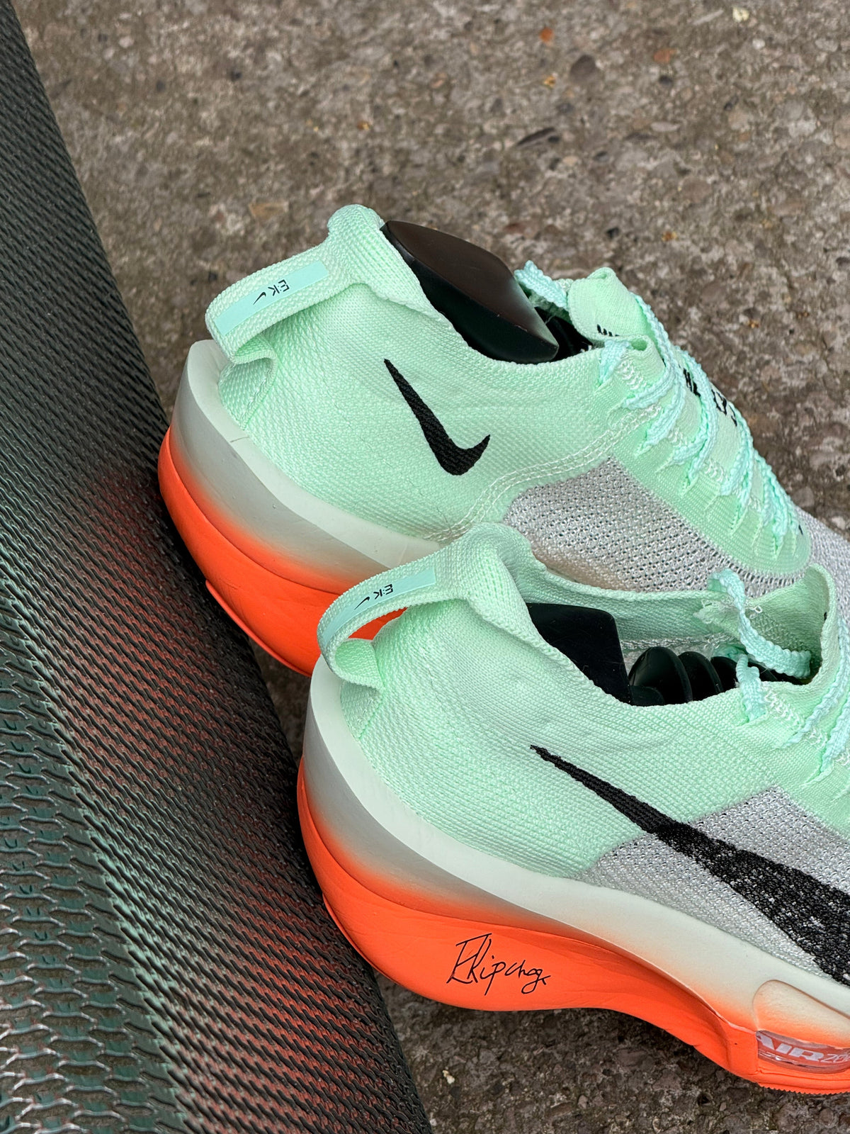 NIKE ALPHA FLY 3