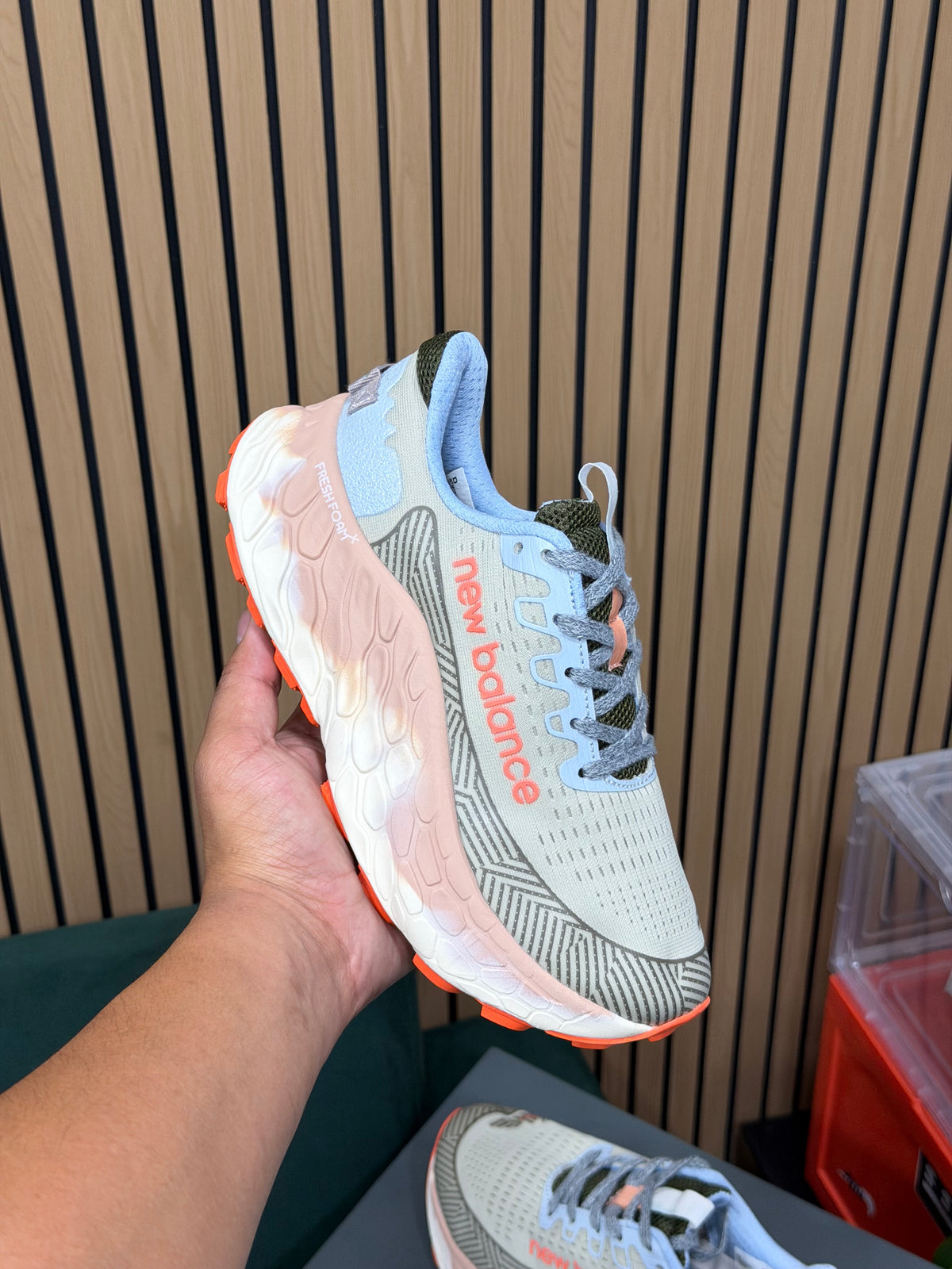 NEW BALANCE MORE V4