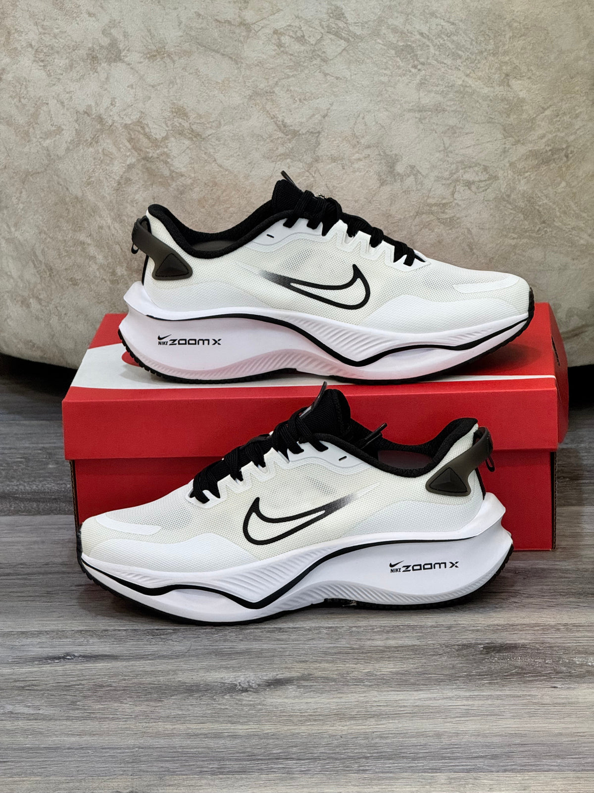 NIKE ZOOMX SMILE