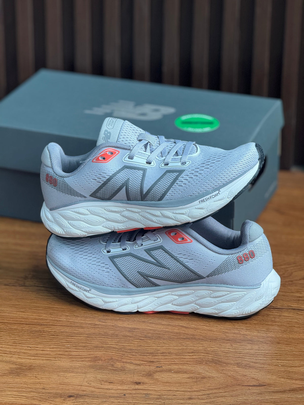 NB 880