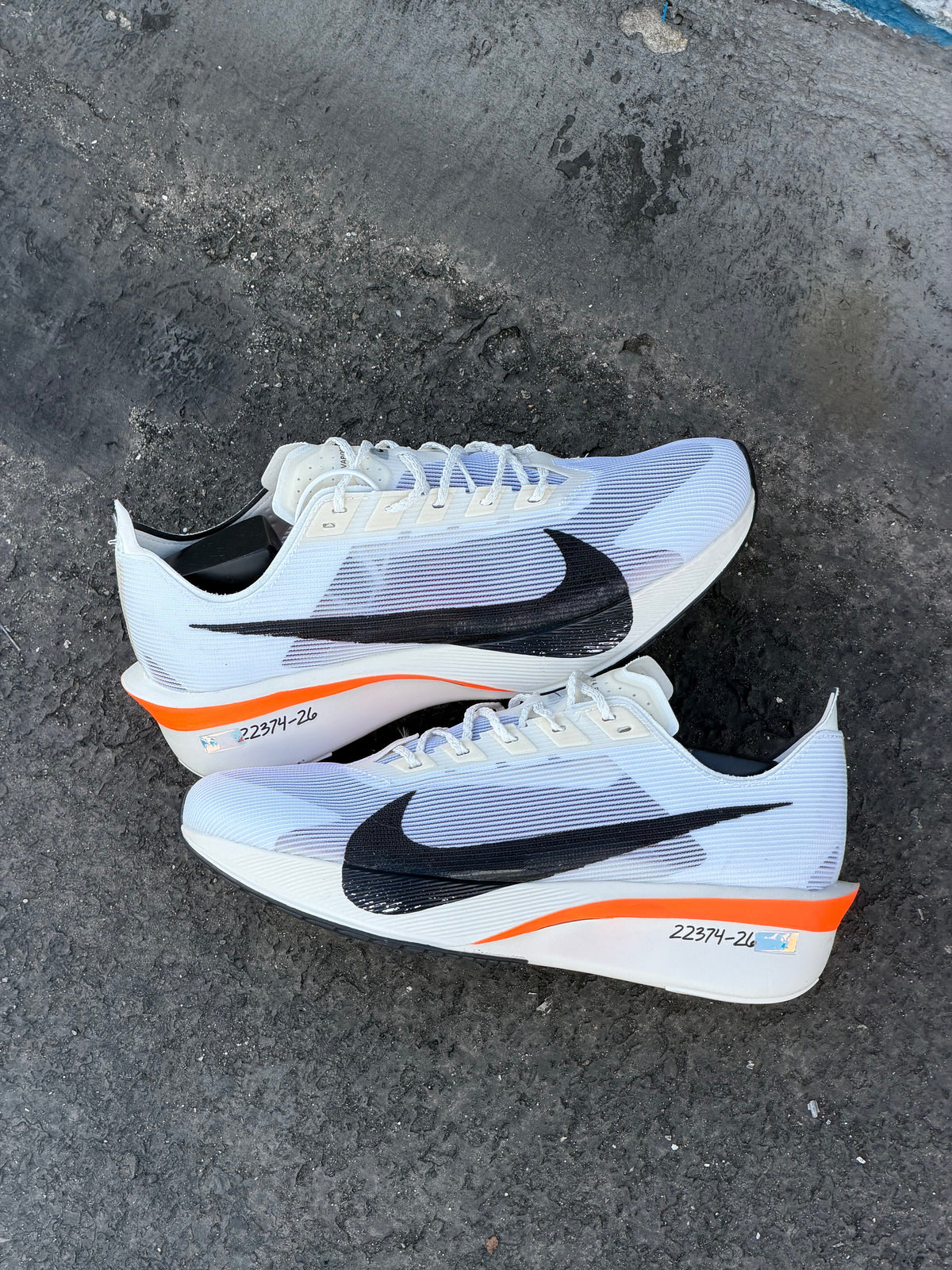 NIKE VAPORFLY 4