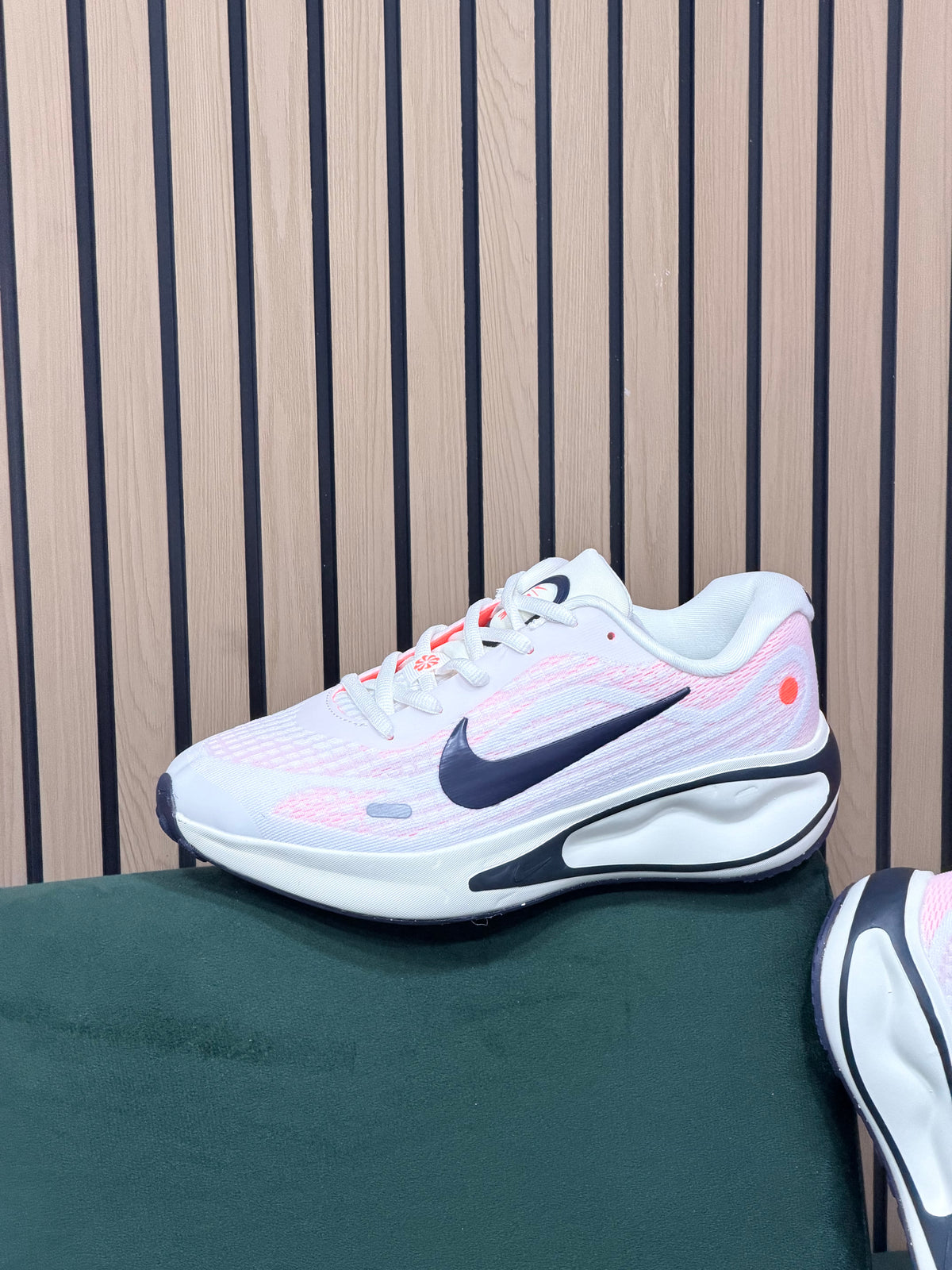 NIKE