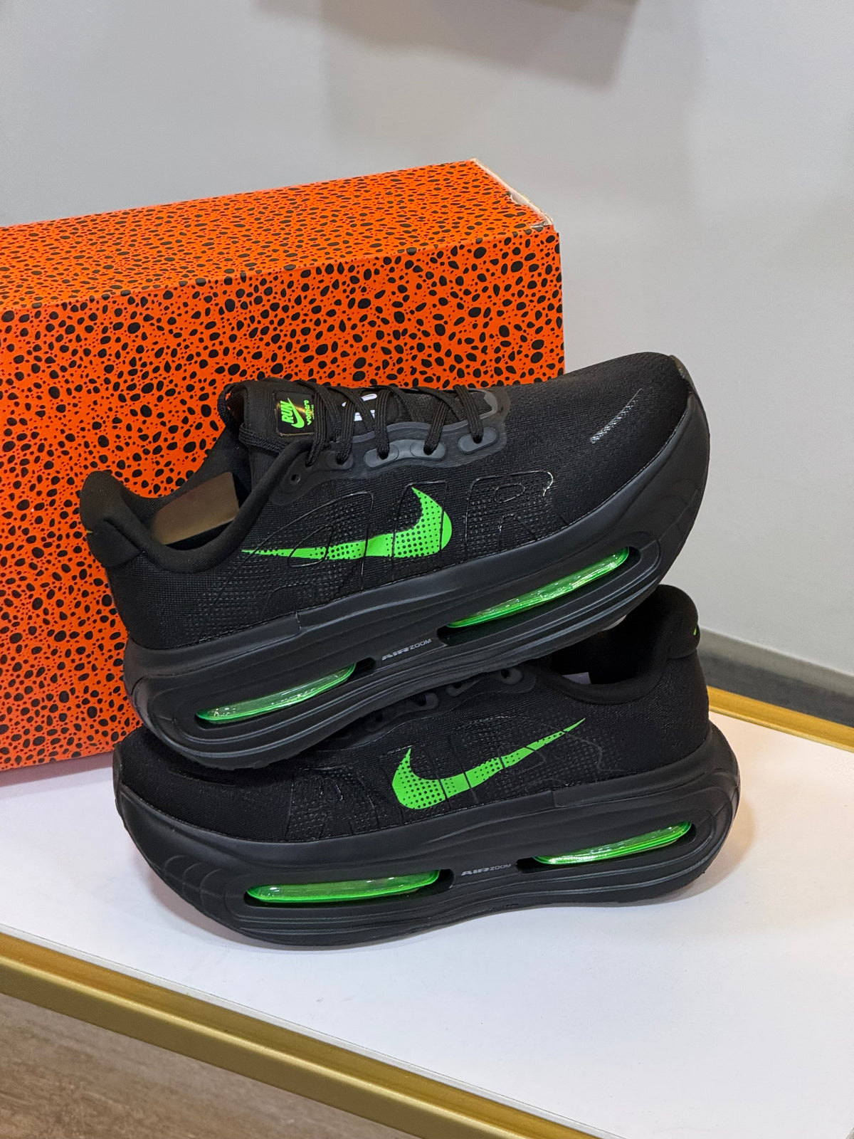 NIKE VOMERO PREMIUM