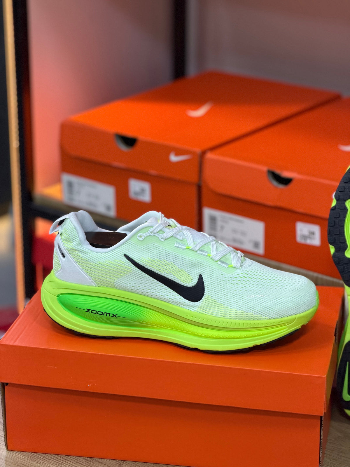 NIKE VOMERO 18