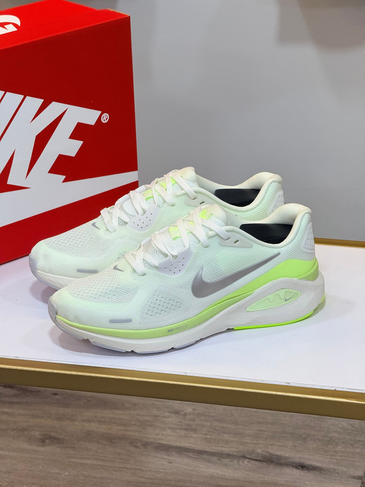 NIKE STRUCTURE 26