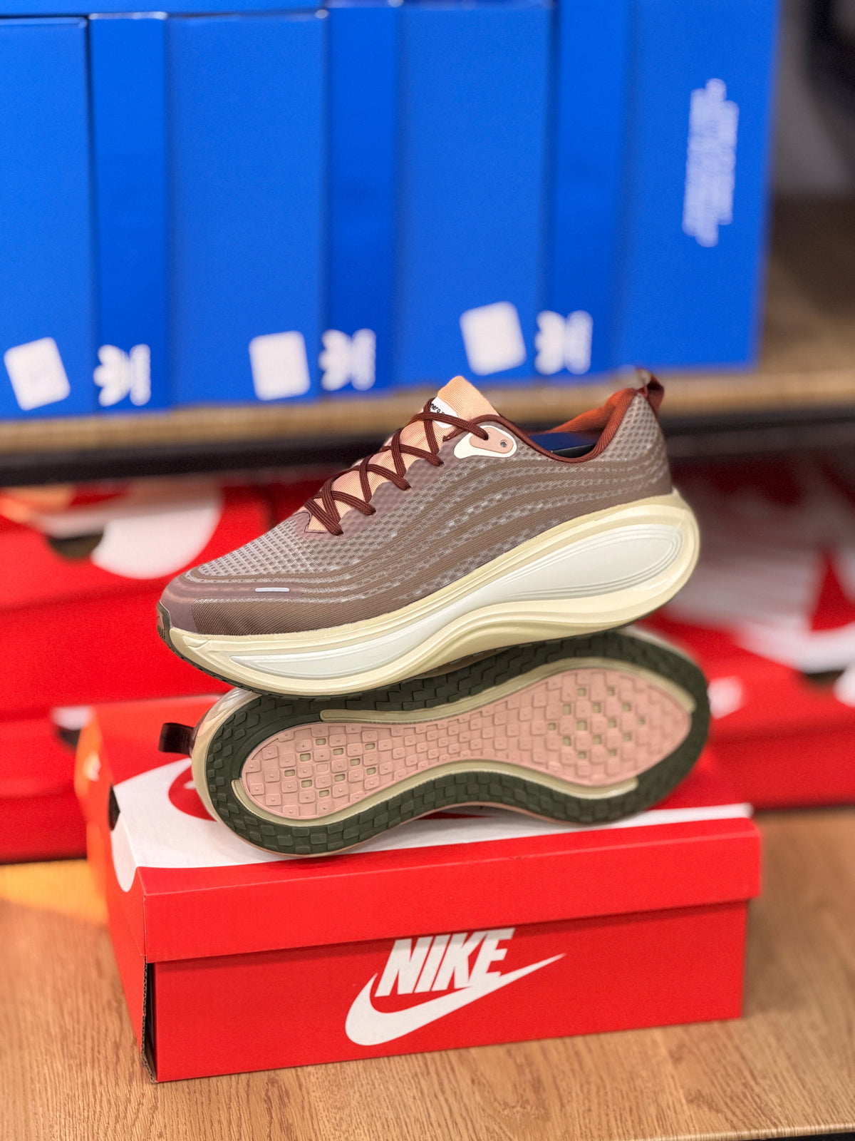 NIKE VOMERO PLUS