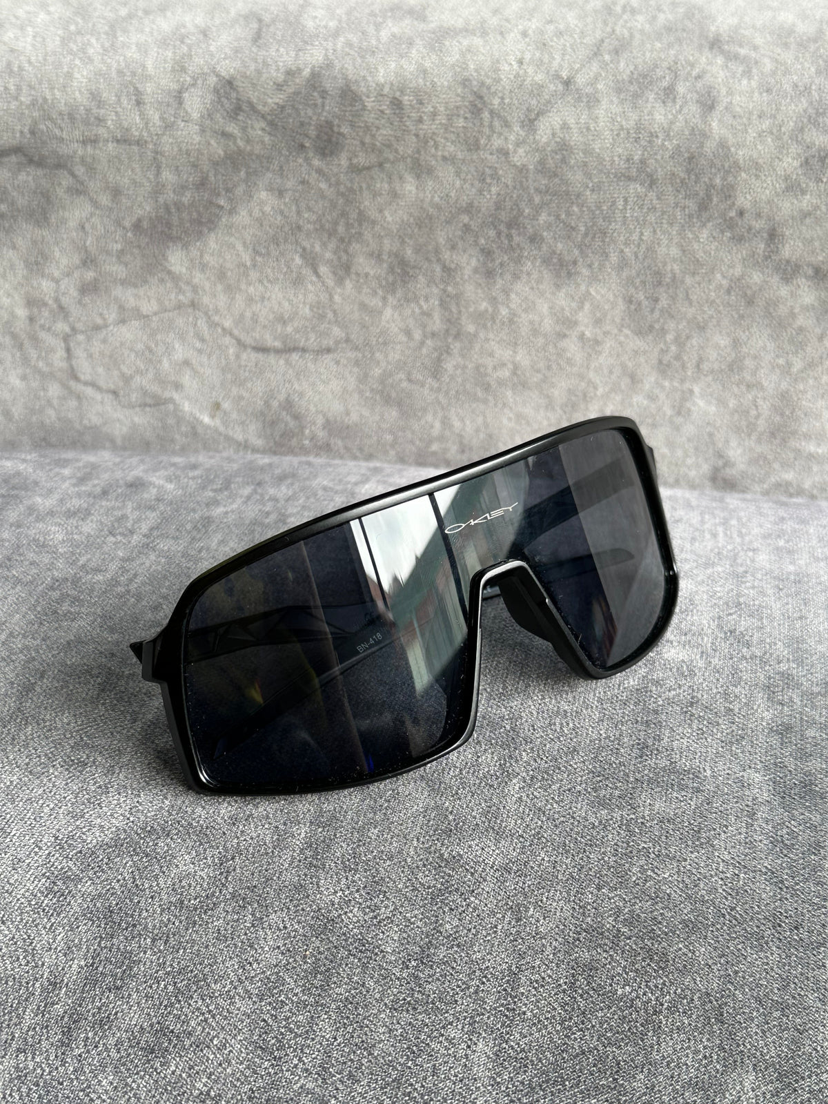 OAKLEY