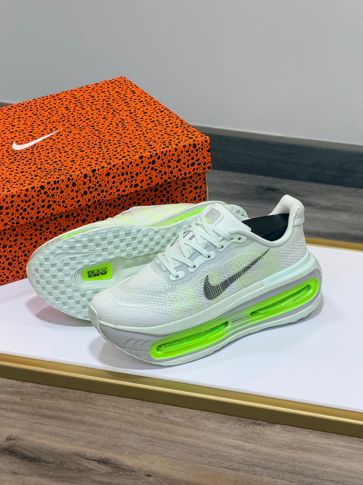 NIKE VOMERO PREMIUM