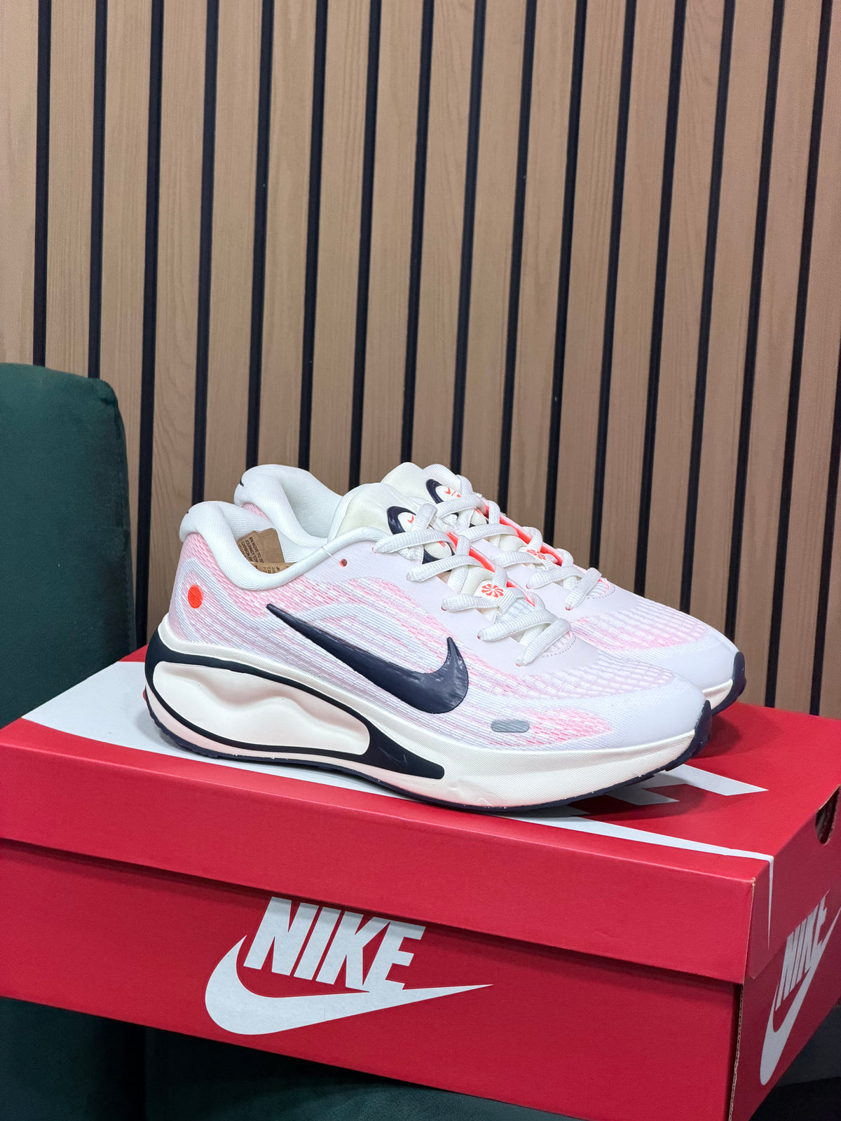 NIKE