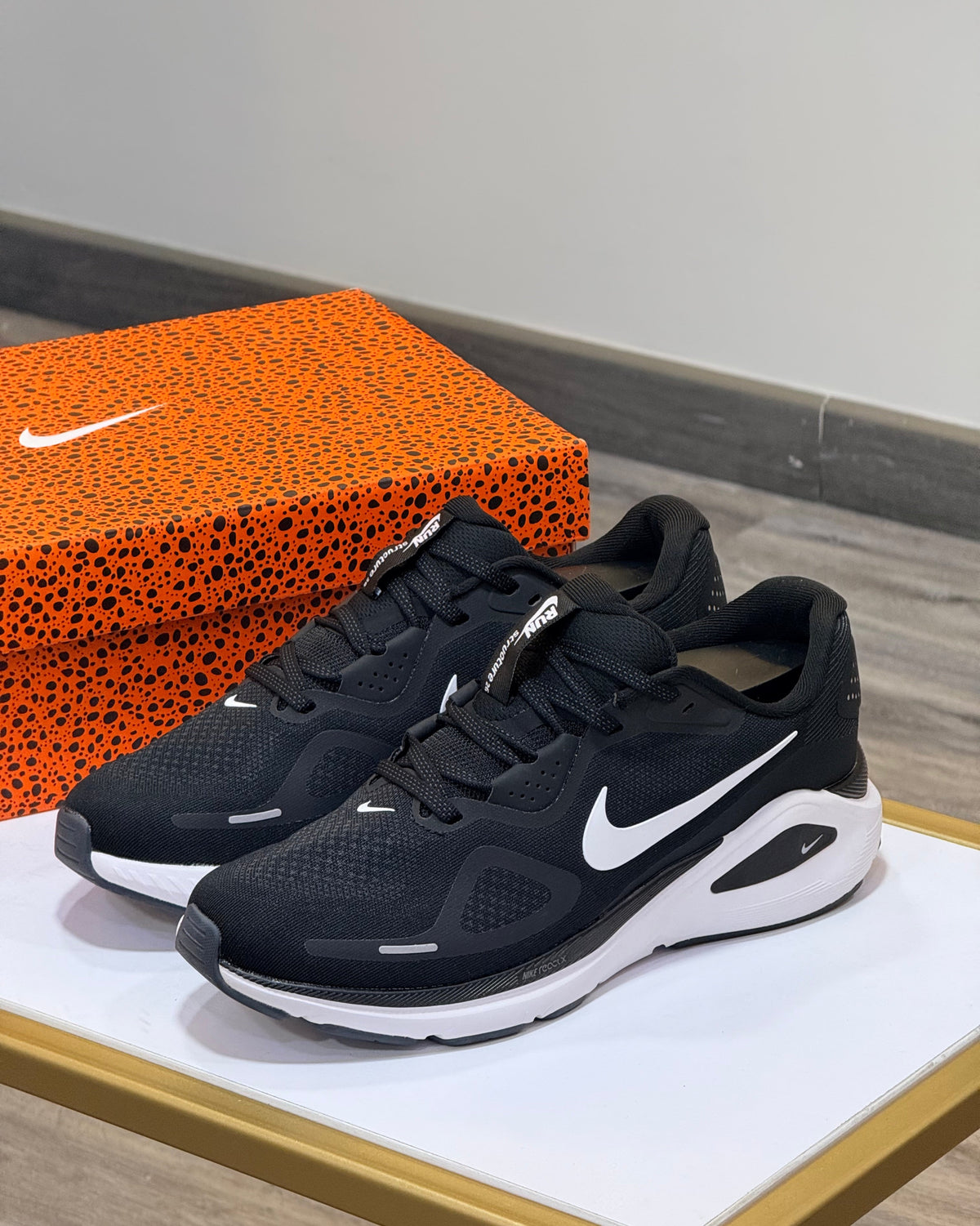 NIKE STRUCTURE 26