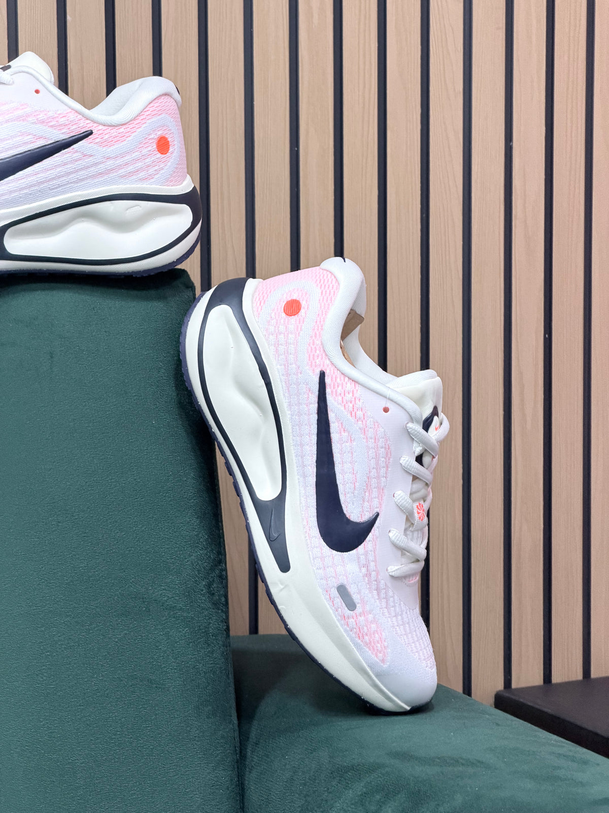 NIKE