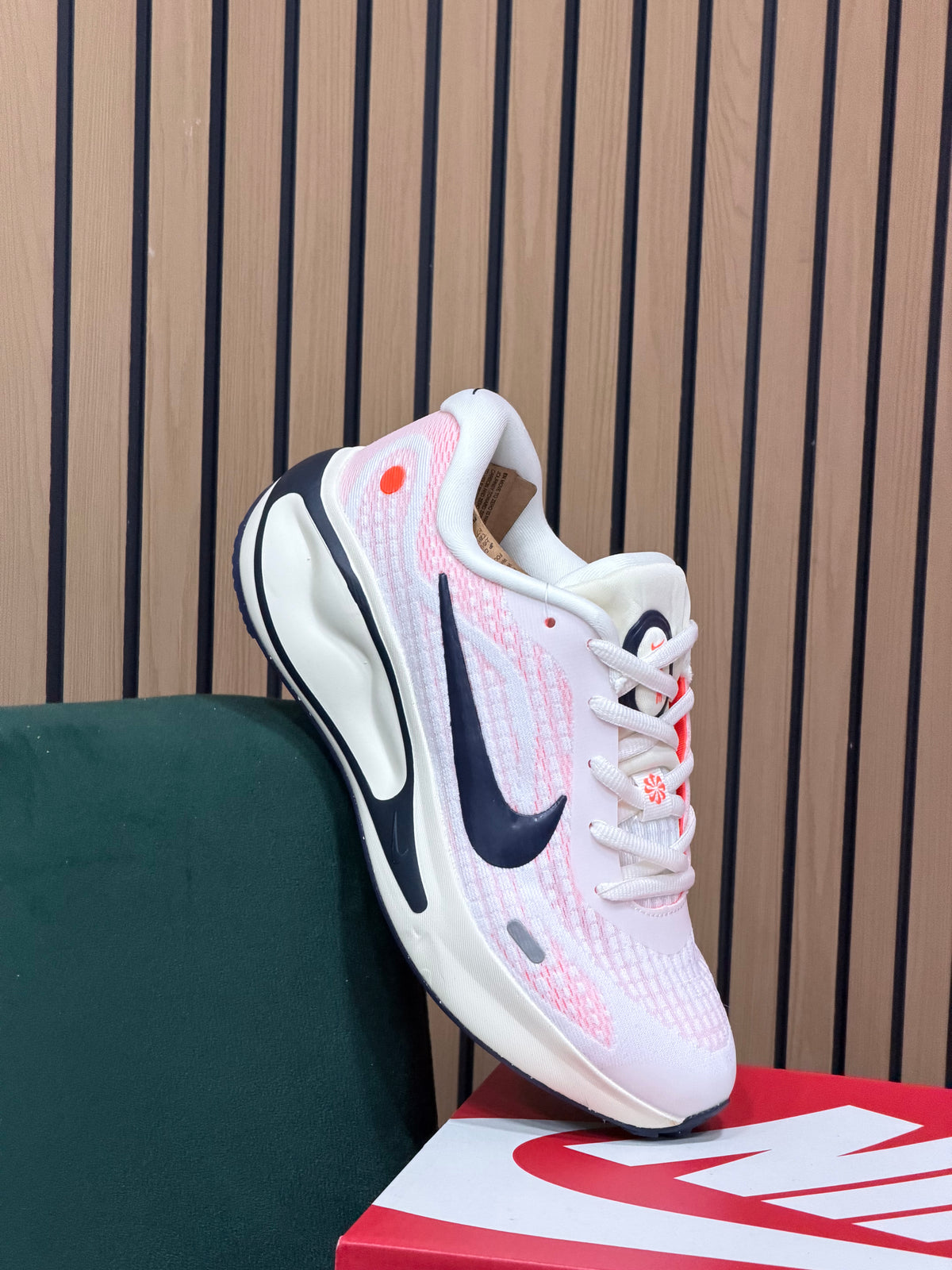 NIKE