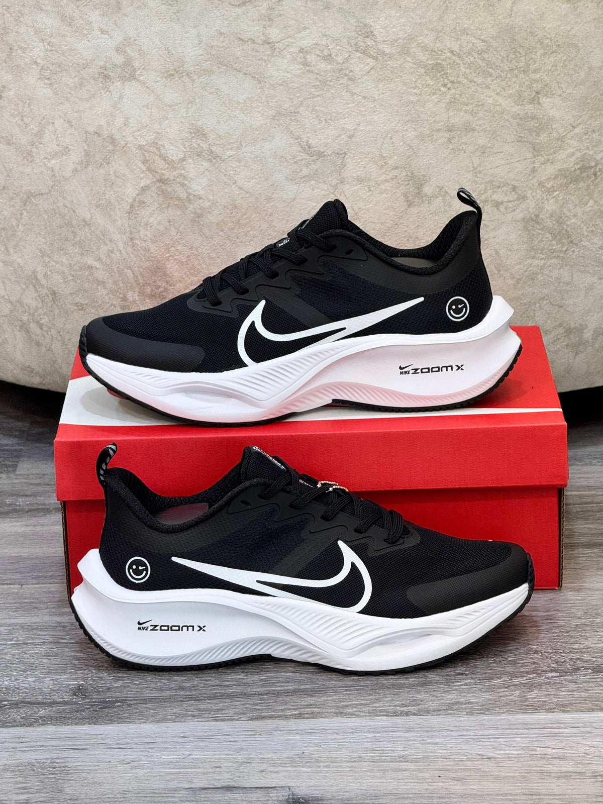 NIKE ZOOMX SMILE