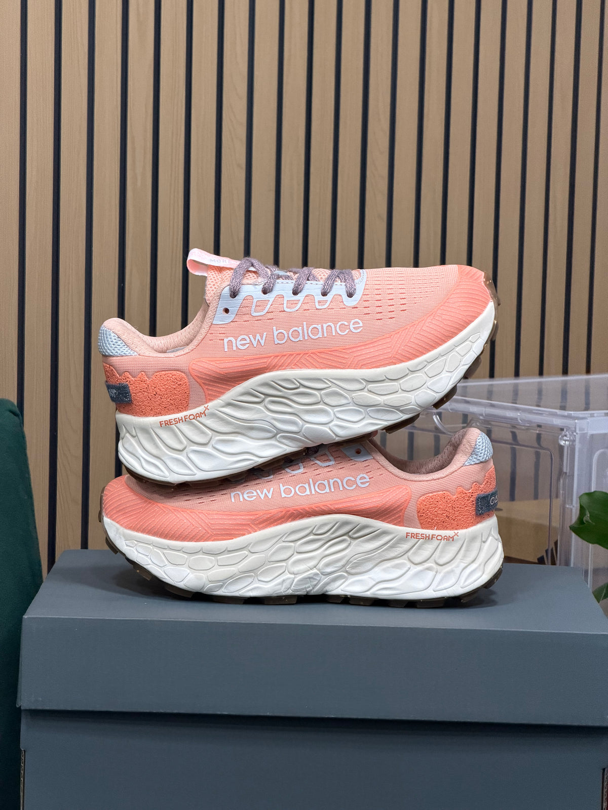 NEW BALANCE MORE V4