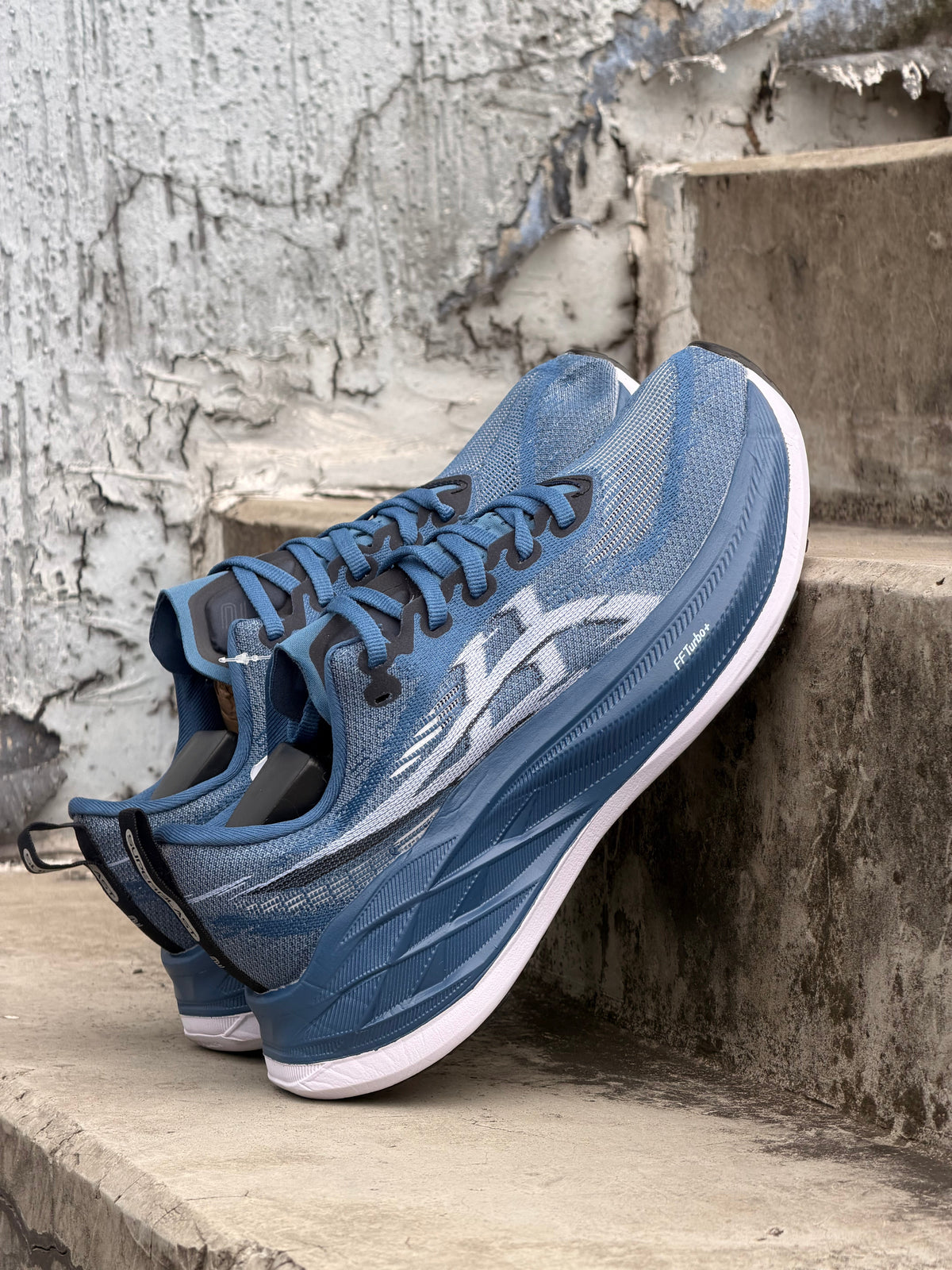 ASICS SUPERBLAST 2