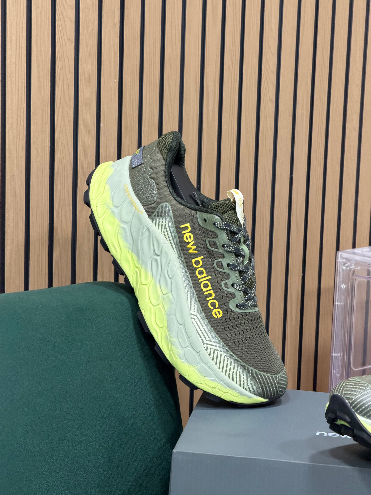 NEW BALANCE MORE V4