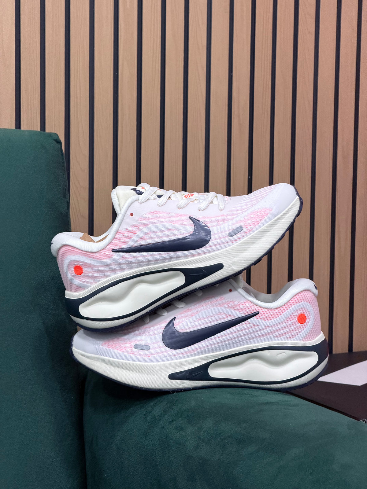 NIKE