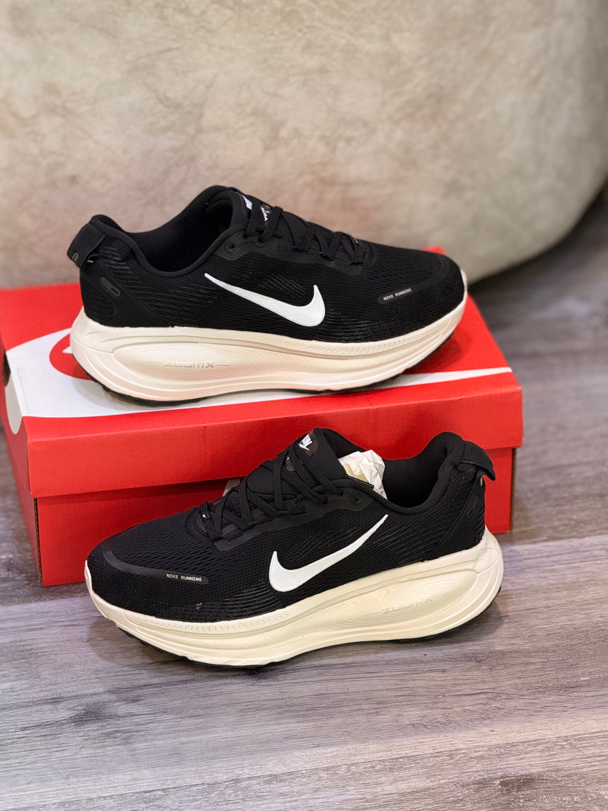 NIKE VOMERO 18
