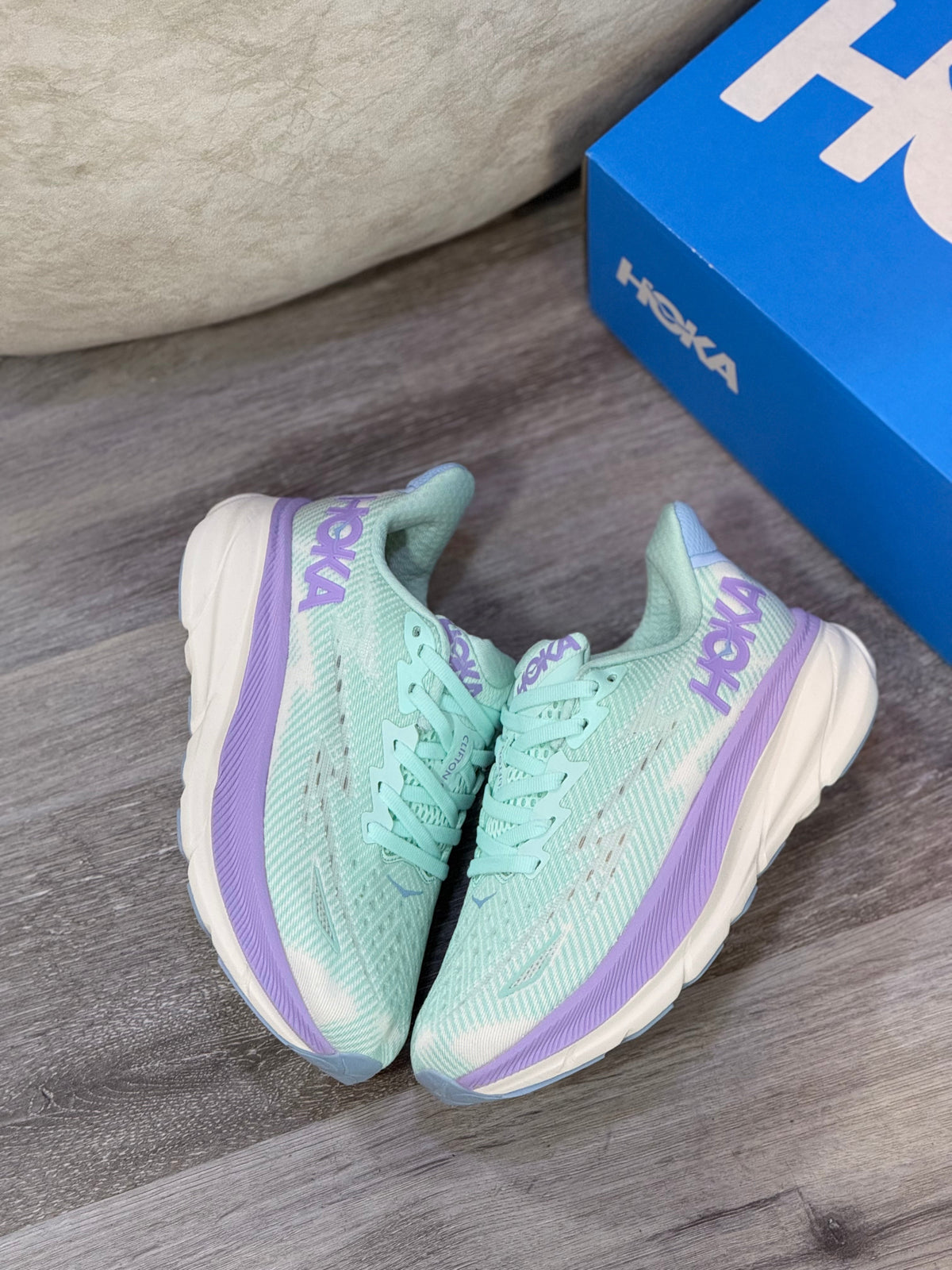 HOKA CLIFTON 9