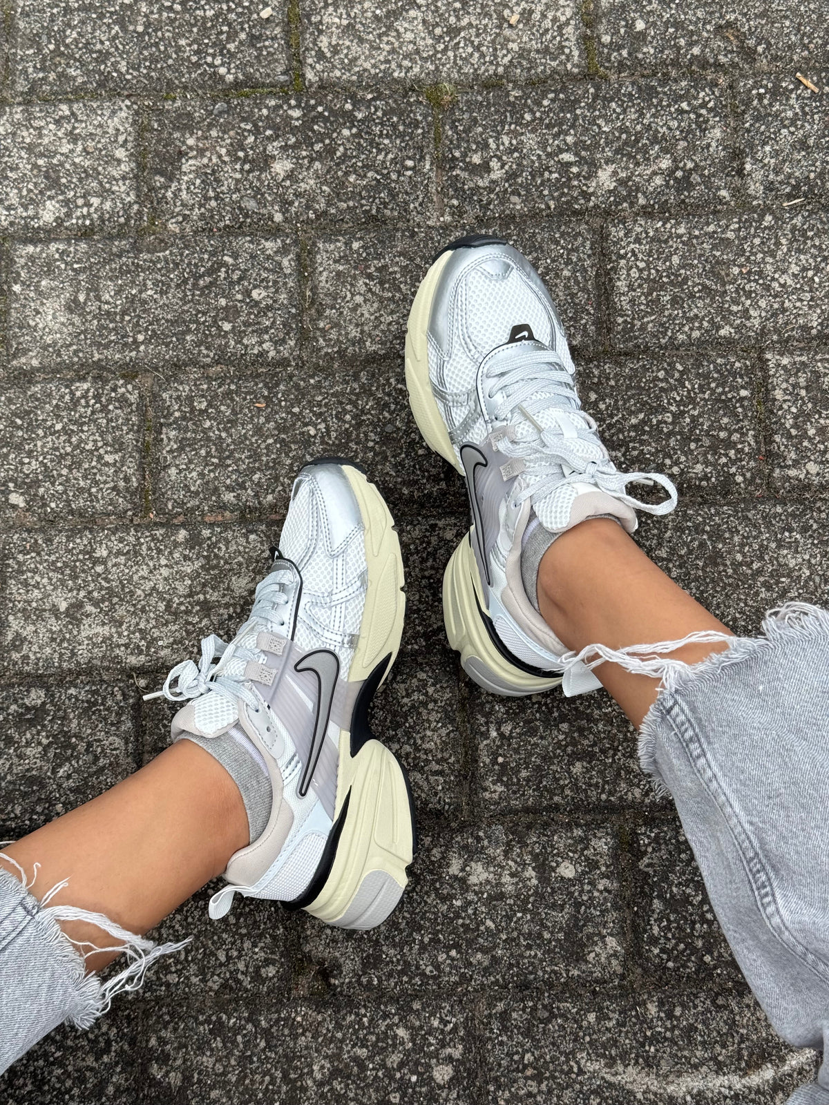 NIKE