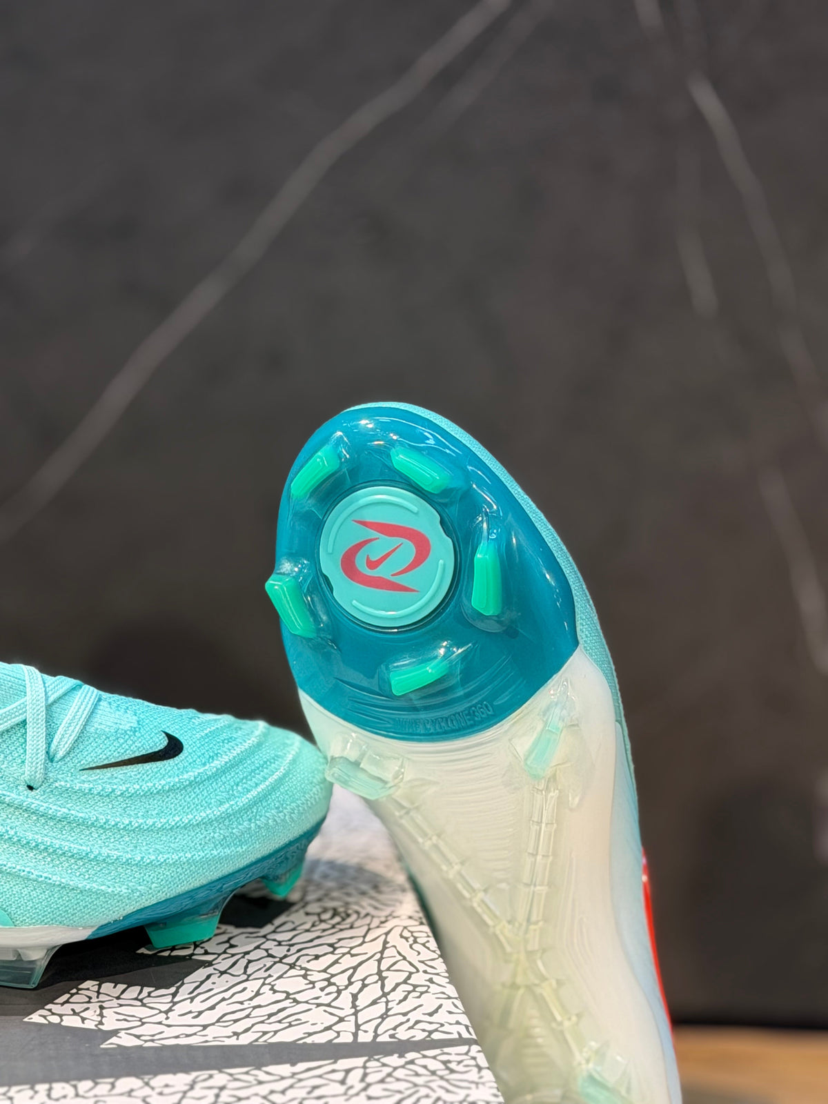NIKE GUAYO GAMA MEDIA