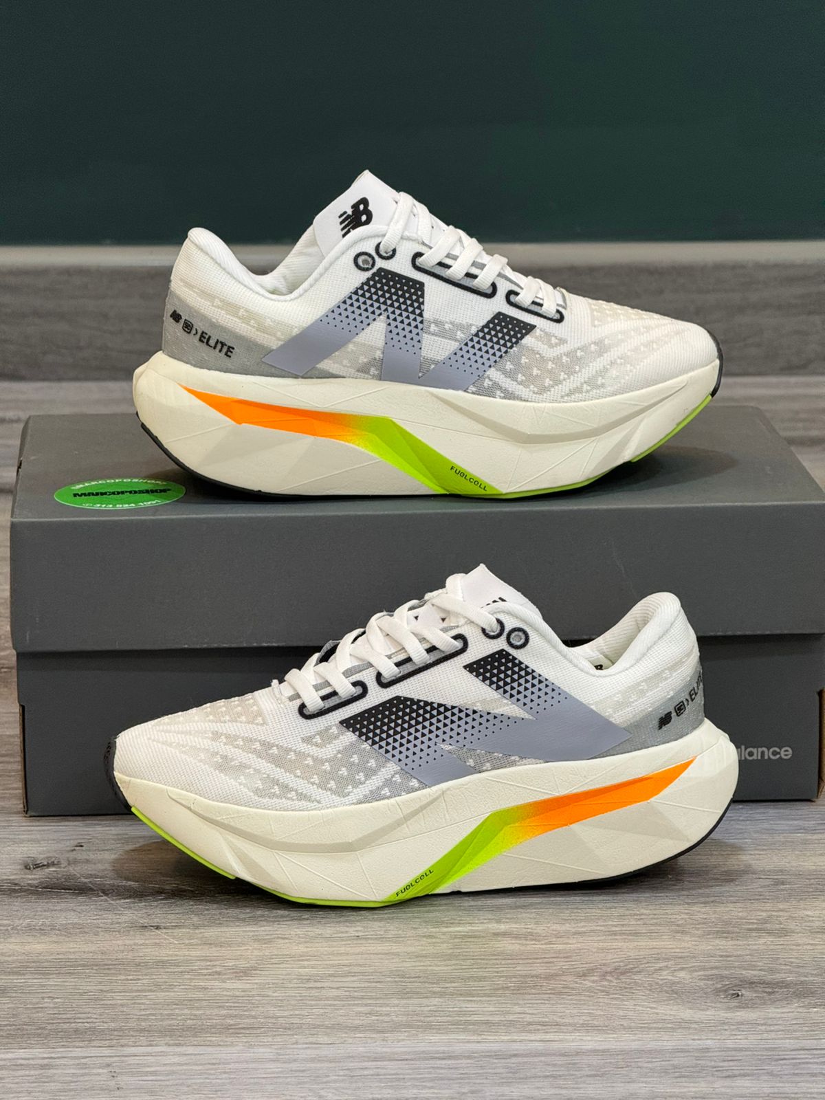 NEW BALANCE ELITE V4 HOMBRE