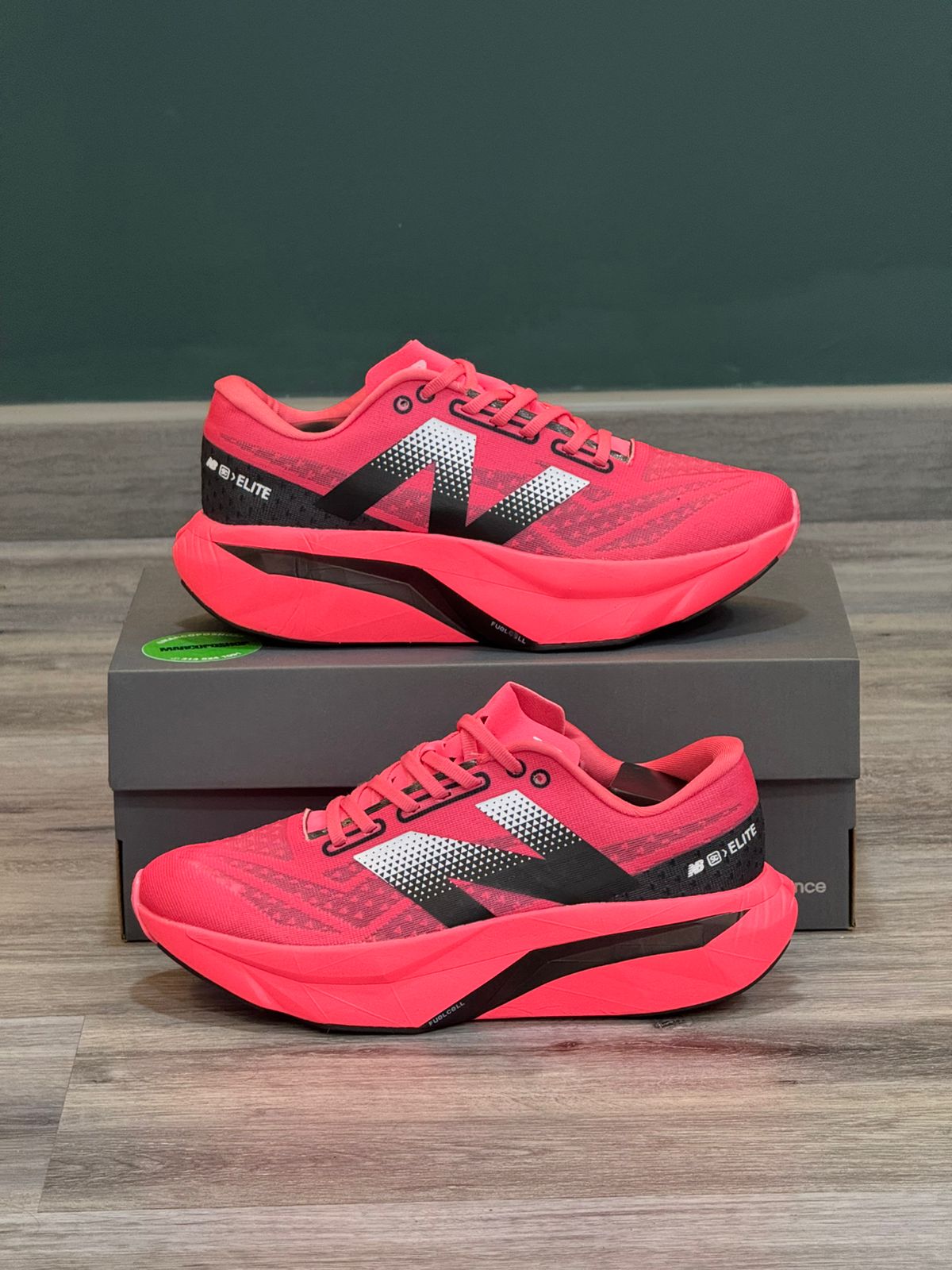NEW BALANCE ELITE V4 HOMBRE