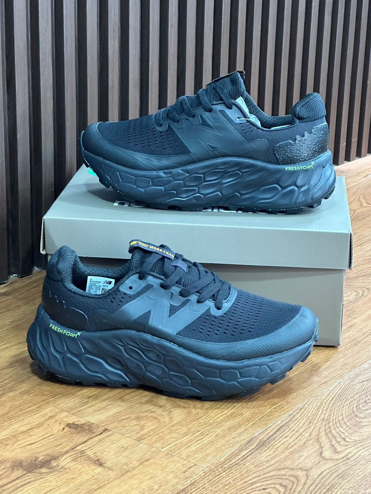 NEW BALANCE MORE V4 HOMBRE