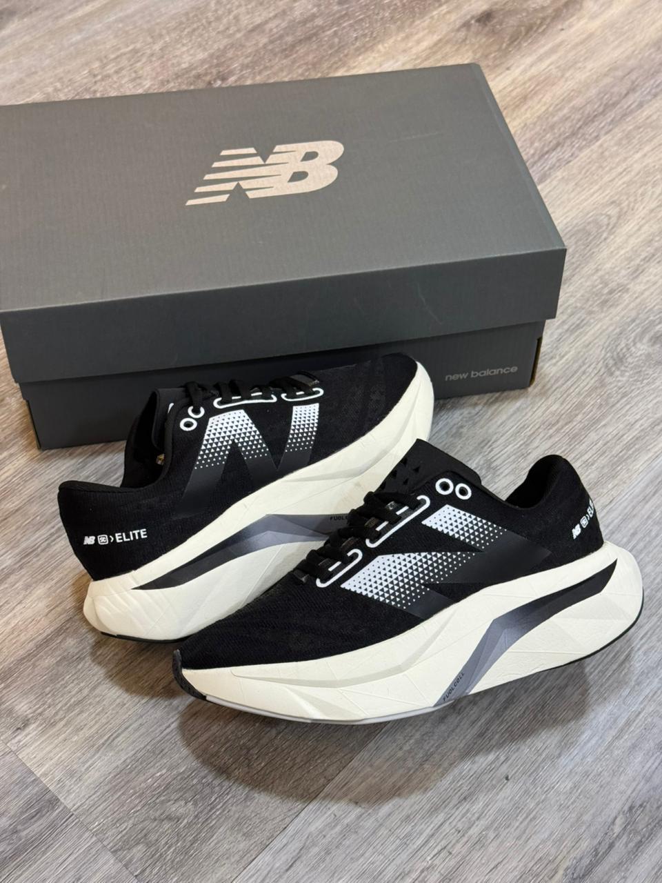 NEW BALANCE ELITE V4 DAMA