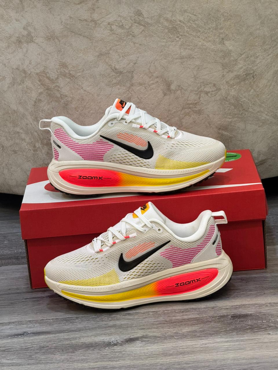 NIKE VOMERO 18 DAMA