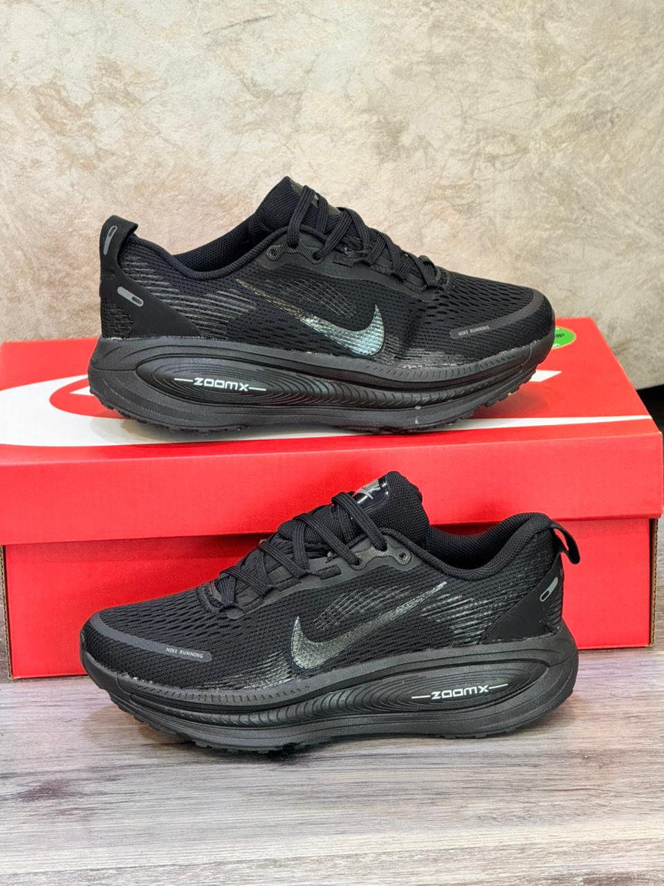 NIKE VOMERO 18 DAMA
