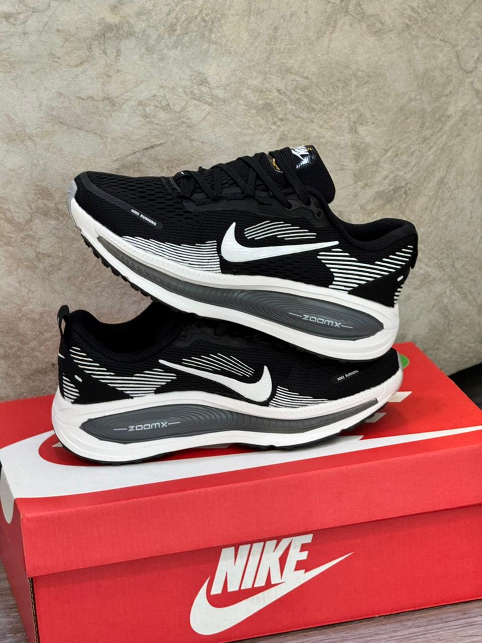 NIKE VOMERO 18 DAMA